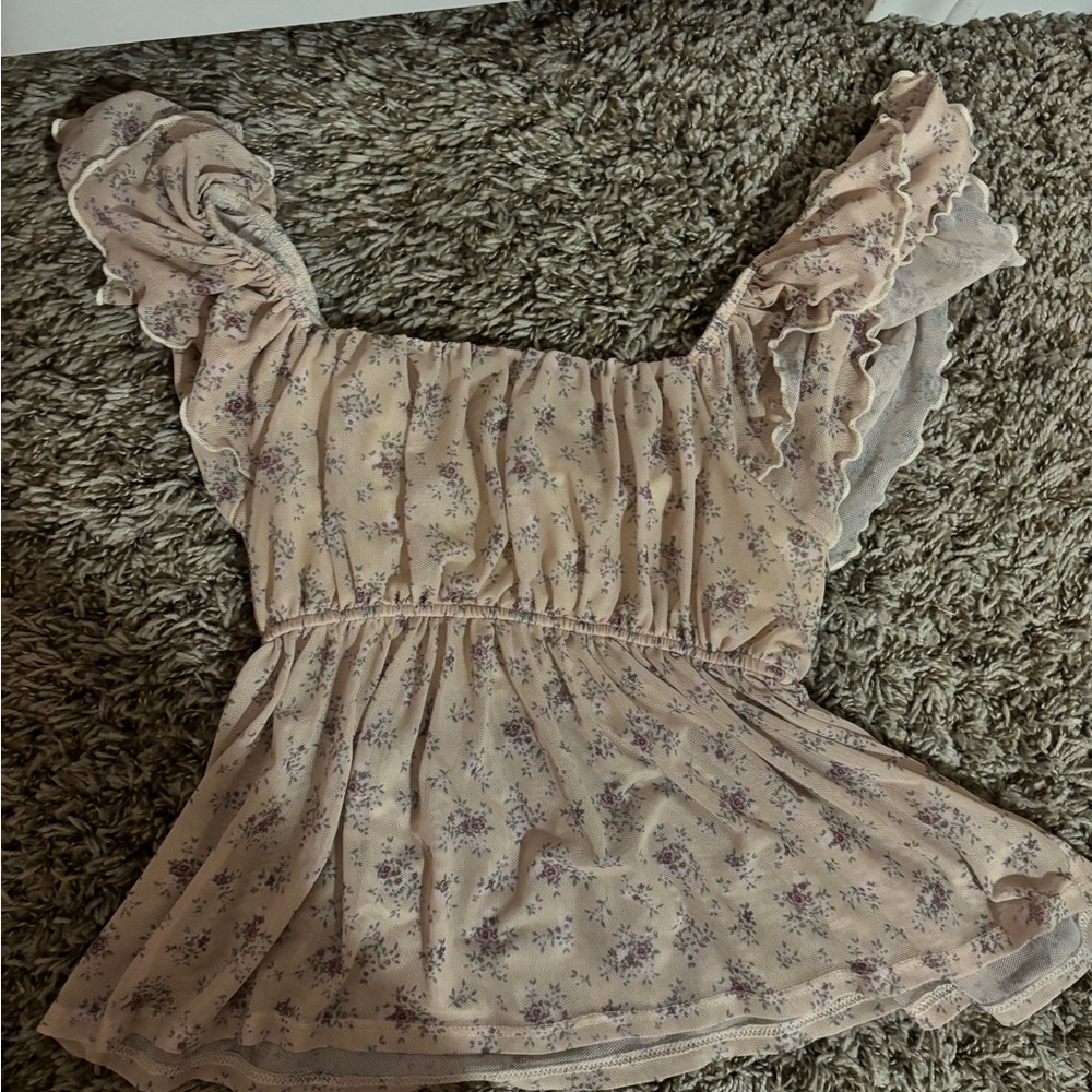 Cute flowy top with flowers! Bought form Tillys brand is RSQ. Size small.